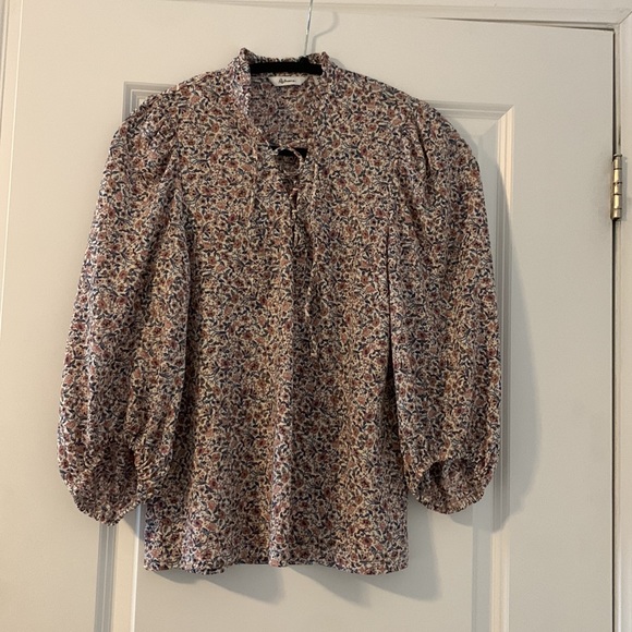 2 blouses - Picture 2 of 5